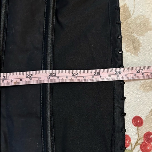 Sm Pinstripe and Red lace Corset - Picture 14 of 14